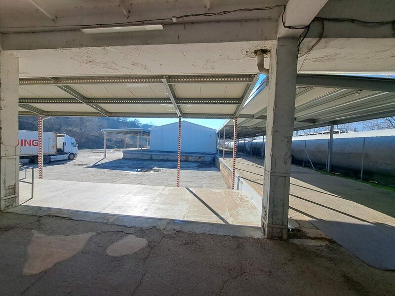 Ruse, zona industriala de vest a orasului, se vinde baza de depozitare
