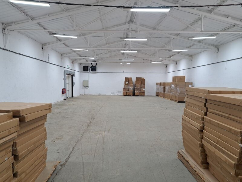 Ruse, zona industriala de vest a orasului, se vinde baza de depozitare