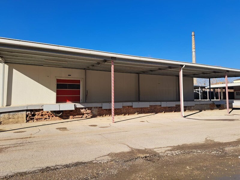 Ruse, zona industriala de vest a orasului, se vinde baza de depozitare