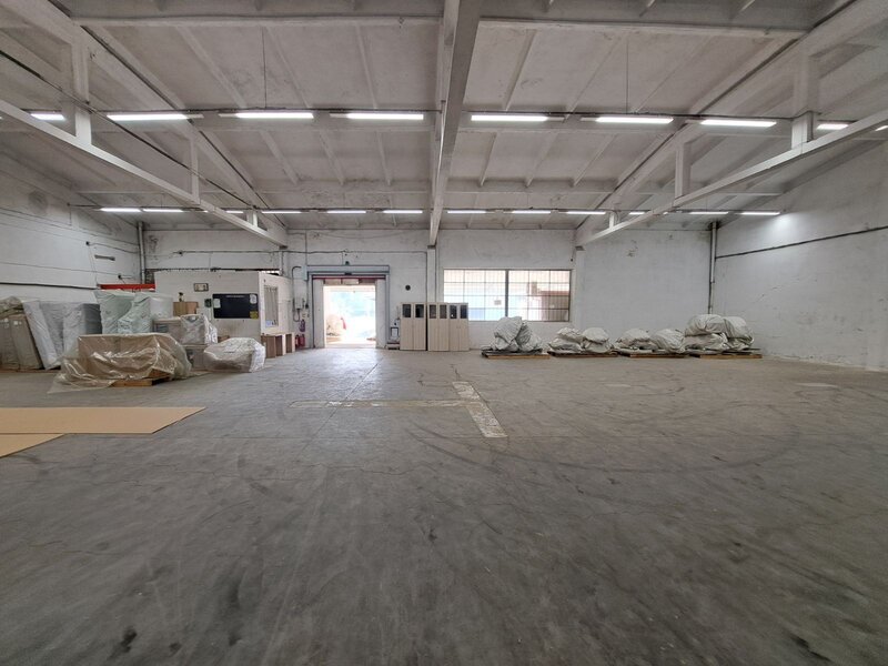 Ruse, zona industriala de vest a orasului, se vinde baza de depozitare