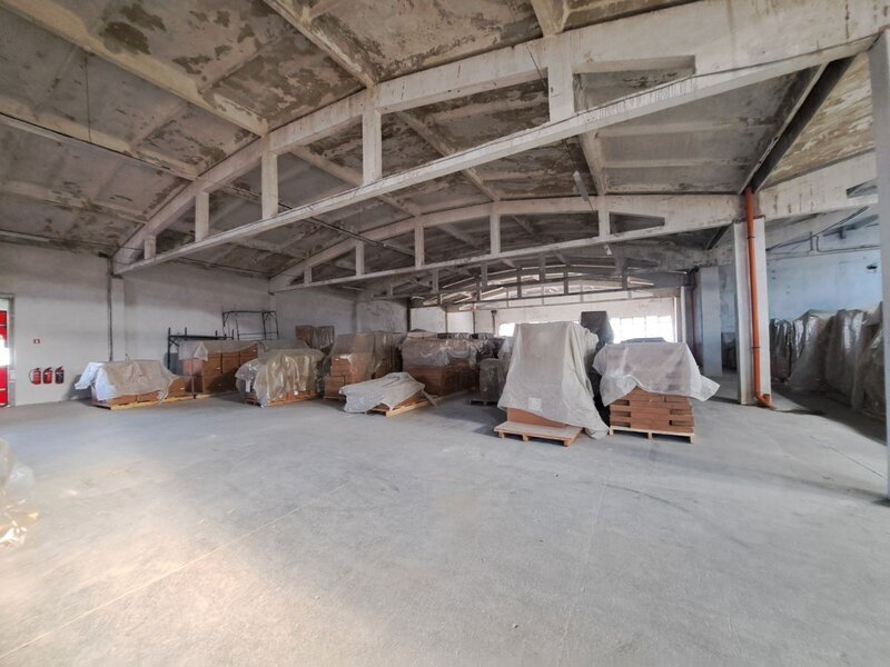 Ruse, zona industriala de vest a orasului, se vinde baza de depozitare