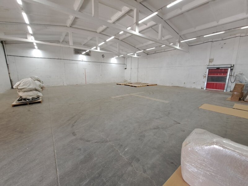 Ruse, zona industriala de vest a orasului, se vinde baza de depozitare