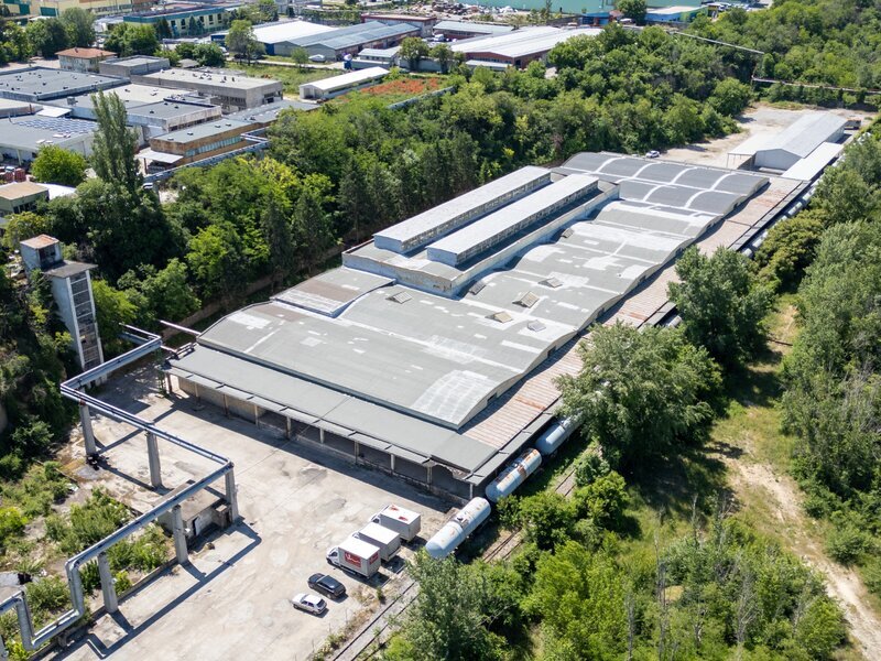 Ruse, zona industriala de vest a orasului, se vinde baza de depozitare