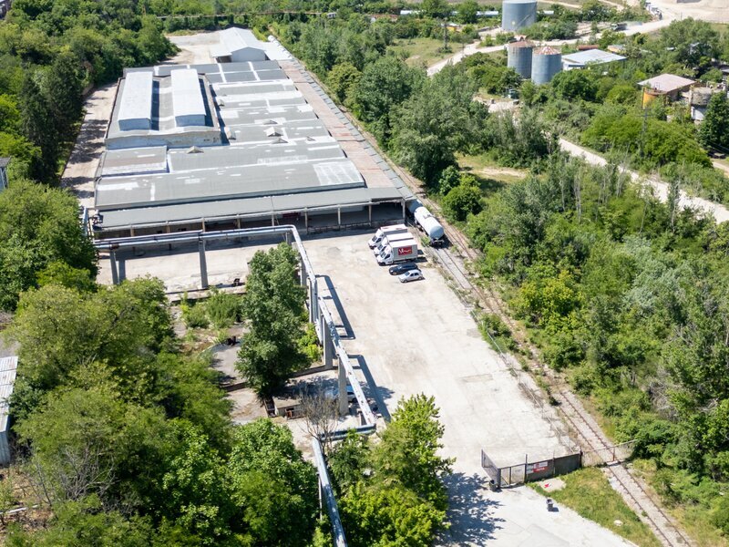 Ruse, zona industriala de vest a orasului, se vinde baza de depozitare
